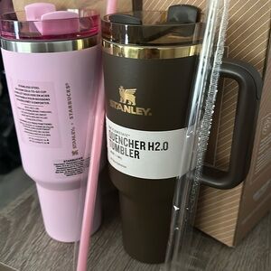 Stanley 40 oz. Quencher H2.0
FlowState Tumbler - Light Pink/BrownGold Collection